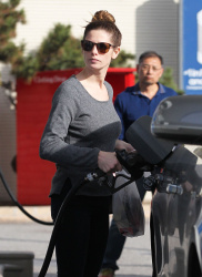 Ashley Greene - Getting gas in LA - february 26, 2015 (18xHQ) JA5Gp2Mc