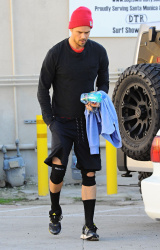 Josh Duhamel - stops by a gym for an afternoon workout in Santa Monica, California - December 27, 2014 - 11xHQ JBbWXduG