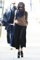 Victoria Beckham - Out and about in NYC - February 16, 2015 (13xHQ) JFJH4M3n