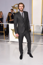 Liam Hemsworth, Jennifer Lawrence, Josh Hutcherson - 'The Hunger Games: Mockingjay - Part 1'Los Angeles Premiere at Nokia Theatre L.A. Live, Лос-Анджелес, 17 ноября 2014 (119xHQ) JW4VlJc9