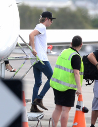 Harry Styles, Niall Horan and Liam Payne - Arriving in Brisbane, Australia - February 11, 2015 - 17xHQ JZyDSFs8
