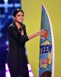 Selena Gomez - At the FOX's 2014 Teen Choice Awards, August 10, 2014 - 393xHQ Jcwnz1ZA