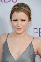 Taylor Spreitler arrives at the 39th Annual People's Choice Awards at Nokia Theatre L.A. Live on January 9, 2013 in Los Angeles, California - 24xHQ K6eDE3hI