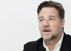 Russell Crowe - "Noah" press conference portraits by Armando Gallo (Beverly Hills, March 24, 2014) - 19xHQ KhY8xIRi