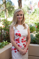 Reese Witherspoon - Wild press conference portraits by Herve Tropea (Beverly Hills, November 6, 2014) - 10xHQ LZR7tjj4