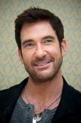Dylan McDermott - 'Hostages' Press Conference Portraits by Vera Anderson - July 30, 2013 - 8xHQ Licz7FaP