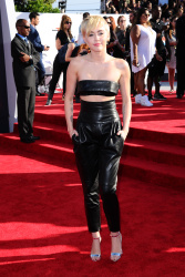 Miley Cyrus - 2014 MTV Video Music Awards in Los Angeles, August 24, 2014 - 350xHQ LimmUm0y