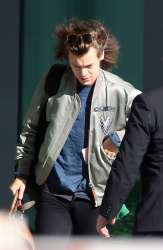 Harry Styles - Leaving Heathrow Airport in London, England - March 3, 2015 - 12xHQ LnfwwmFA