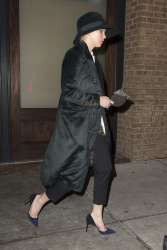Jennifer Lawrence - going to see Cabaret Musical in New York, 9 января 2015 (13xHQ) LoriYhZU