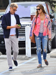 Alessandra Ambrosio - Out and about in Brentwood, 28 января 2015 (17xHQ) Lz9LxxmX