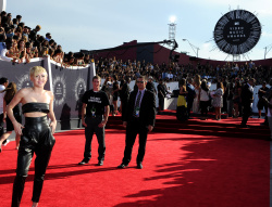 Miley Cyrus - 2014 MTV Video Music Awards in Los Angeles, August 24, 2014 - 350xHQ MKPKTpl9