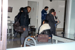 Kim Kardashian & Kanye West - At LAX Airport in Los Angeles, 7 января 2015 (68xHQ) MdWIwBiK