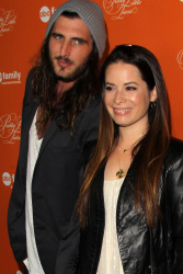 Holly Marie Combs - Holly Marie Combs - Screening Of ABC Family's 'Pretty Little Liars' Special Halloween Episode at Hollywood Forever Cemetery, 16 октября 2012 (19xHQ) NsvolUlw