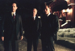 Tom Hanks - Tom Hanks, Paul Newman, Jude Law, Daniel Craig - постеры и промо стиль к фильму "Road to Perdition (Проклятый путь)", 2002 (20xHQ) O3bGErlf