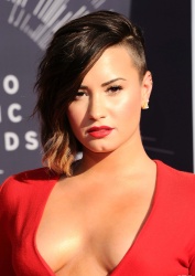 Demi Lovato - At the MTV Video Music Awards, August 24, 2014 - 112xHQ Oc4dfAfK