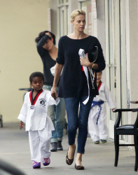 Charlize Theron - spotted taking her son Jackson to his karate class in Los Angeles, California on February 23, 2015 (15xHQ) POq9sJwK