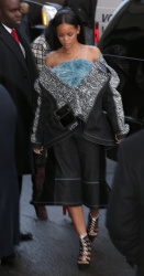 Rihanna - arriving at Kanye West's fashion show in New York City - February 12, 2015 (11xHQ) Q5QPs1ka