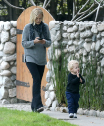 Malin Akerman - Out with her son in LA- February 20, 2015 (25xHQ) QB9FJOBd