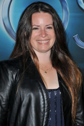 Holly Marie Combs - Holly Marie Combs - Premiere of Open Road Films 'The Host' at ArcLight Cinemas Cinerama Dome, Голливуд, 19 марта 2013 (19xHQ) QG21qFMB