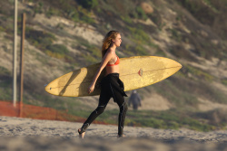 Cara Delevingne - Photoshoot candids in Malibu, 9 января 2015 (133xHQ) QQ3wypbw