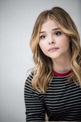 Chloe Moretz - "Carrie" press conference portraits by Armando Gallo (Hollywood, October 6, 2013) - 28xHQ QWMjfmfe