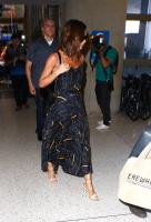 Виктория Бекхэм (Victoria Beckham) Arriving at LAX Airport, 31.07.2016 - 28xHQ Qvf1YkT4