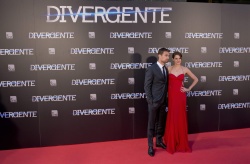 Shailene Woodley, Theo James - на премьере фильма 'Divergent' at Callao Cinema, Мадрид, 3 апреля 2014 (302xHQ) RihydMpf