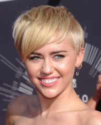 Miley Cyrus - 2014 MTV Video Music Awards in Los Angeles, August 24, 2014 - 350xHQ RisB9Dkj