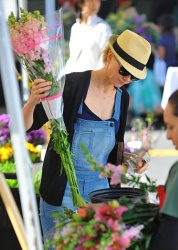 Naomi Watts - Farmers Market in Brentwood - February 1, 2015 - 8xHQ RoZpYO4k