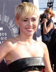 Miley Cyrus - 2014 MTV Video Music Awards in Los Angeles, August 24, 2014 - 350xHQ SAEduZU4