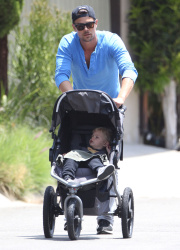Josh Duhamel - Out and about in Brentwood - May 9, 2015 - 22xHQ ScV8mekg