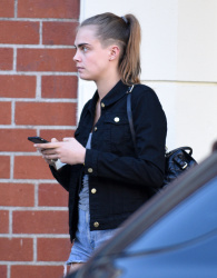 Cara Delevingne - Out and about in Los Angeles, 6 января 2015 (24xHQ) SqJ7zF24