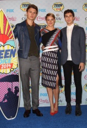 Shailene Woodley - 2014 Teen Choice Awards, Los Angeles August 10, 2014 - 363xHQ TwcOq3Ra