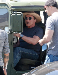 Arnold Schwarzenegger - seen out in Los Angeles - April 18, 2015 - 72xHQ UGsI6W3U