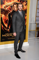 Liam Hemsworth, Jennifer Lawrence, Josh Hutcherson - 'The Hunger Games: Mockingjay - Part 1'Los Angeles Premiere at Nokia Theatre L.A. Live, Лос-Анджелес, 17 ноября 2014 (119xHQ) UZRyKsqZ