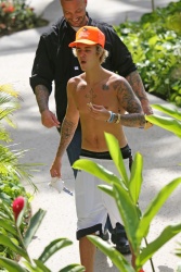 Justin Bieber - out in Hawaii, April 8, 2015 - 9xHQ V1wAeDKB