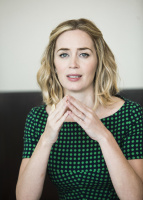 Эмили Блант (Emily Blunt) Press Conference for The Girl On the Train at the Mandarin Oriental Hotel, 25.09.2016 (26xHQ) VI9Hfx3F