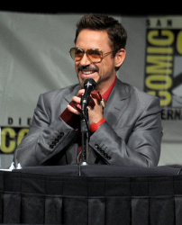 Robert Downey Jr. - "Iron Man 3" panel during Comic-Con at San Diego Convention Center (July 14, 2012) - 36xHQ VglxHJIM