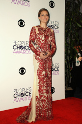 Stana Katic - 40th People's Choice Awards held at Nokia Theatre L.A. Live in Los Angeles (January 8, 2014) - 84xHQ Vim0gx9a