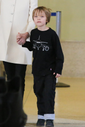 Angelina Jolie - LAX Airport - February 11, 2015 (185xHQ) VoQ72QmP