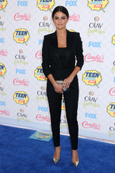 Selena Gomez - At the FOX's 2014 Teen Choice Awards, August 10, 2014 - 393xHQ WZYZE4Bw