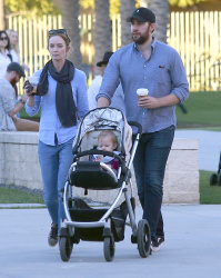 Emily Blunt - and husband John Krasinski take their daughter Hazel out for lunch and a stroll in Los Angeles, California with her baby girl Hazel on January 24, 2015 - 22xHQ WdBd76KK