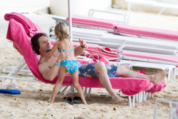Mark Wahlberg - and his family seen enjoying a holiday in Barbados (December 26, 2014) - 165xHQ XBwOVF56