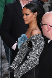 Rihanna - Arriving at Kanye West's fashion show in NYC - February 12, 2015 (13xHQ) XPrAlqra