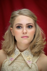 AnnaSophia Robb - The Carrie Diaries press conference portraits by Vera Anderson (New York, February 8, 2013) - 13xHQ XSCDYBRr