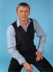 Daniel Craig - Daniel Craig - Photoshoot 1996 - 3xHQ XvIcoNr3
