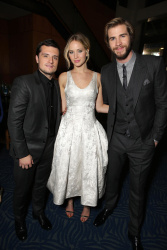 Liam Hemsworth, Jennifer Lawrence, Josh Hutcherson - 'The Hunger Games: Mockingjay - Part 1'Los Angeles Premiere at Nokia Theatre L.A. Live, Лос-Анджелес, 17 ноября 2014 (119xHQ) XzTyYjZz