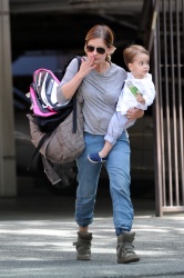 Sarah Michelle Gellar - Out & about in Brentwood, 22 сентября 2014 (8xHQ) YAOIzacY
