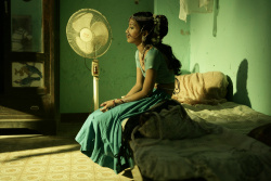 Freida Pinto, Dev Patel - Промо стиль и постеры к фильму "Slumdog Millionaire (Миллионер из трущоб)", 2008 (76хHQ) YeciW2Tk