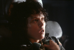 Ian Holm, Sigourney Weaver - постеры и промо стиль к фильму "Alien (Чужой)", 1979 (70хHQ) Ysbj3fLW